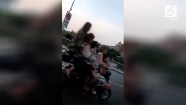 Warga di kota Hezhou, Guangxi, China terkejut bukan main melihat lima wanita berboncengan dalam satu motor.
