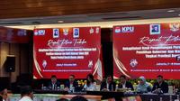 KPU Provinsi Daerah Khusus Jakarta menggelar rapat pleno penetapan hasil pemilihan gubernur (Pilgub) Jakarta 2024 di Hotel Sari Pacific, Minggu (8/12/2024). (Liputan6.com/Lizsa Egeham)