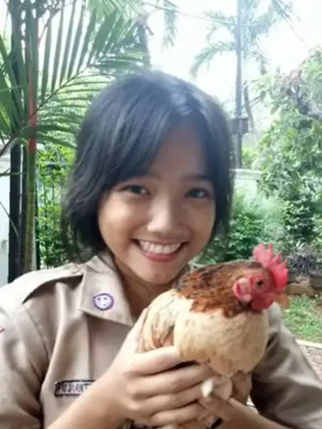 6 Foto Lawas Fuji Saat Pakai Seragam Pramuka SMA, Tengil Sedari Dulu