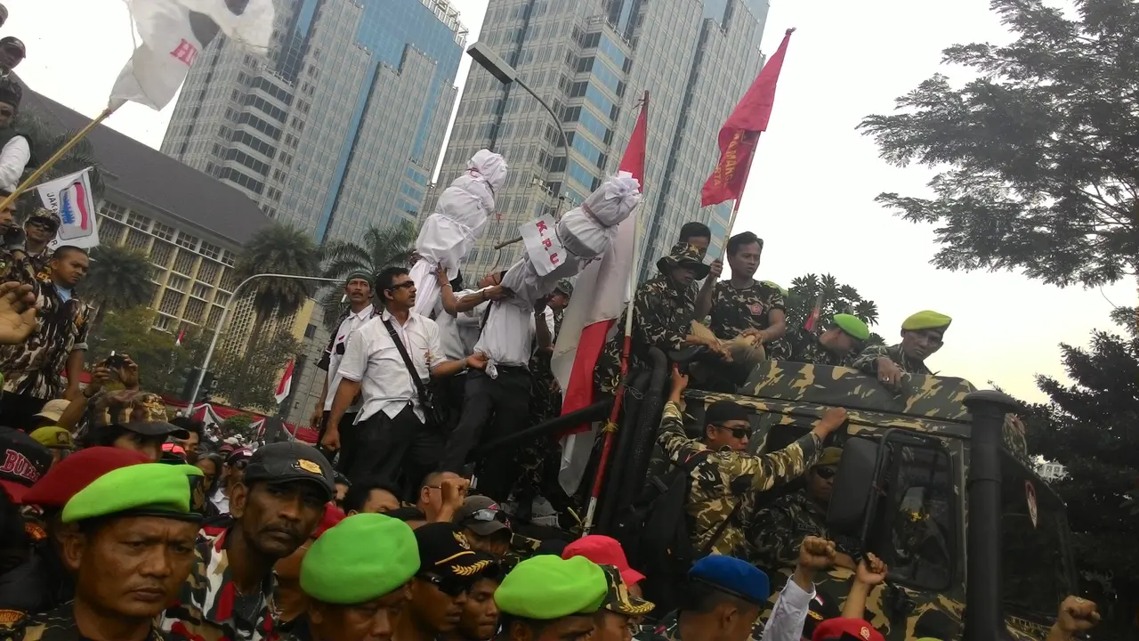 Massa Prabowo-Hatta di Gedung MK 