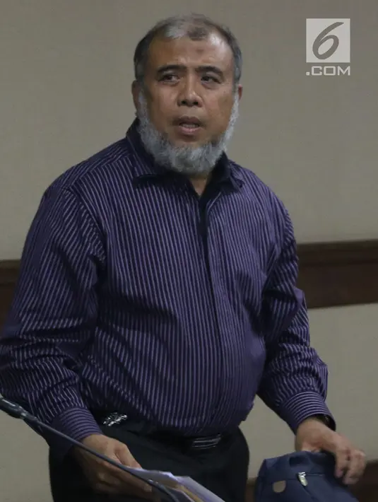 Mantan Hakim Mahkamah Konstitusi, Patrialis Akbar usai menjalani sidang permohonan peninjauan kembali (PK) ke Mahkamah Agung di Pengadilan Tipikor, Jakarta, Kamis (25/10). Sidang mendengar pembacaan memori permohonan PK. (Liputan6.com/Helmi Fithriansyah)