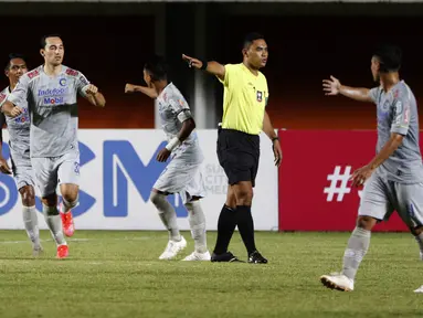 Bukan hanya gol perdana, pertandingan ini juga merupakan debut bagi Ezra Walian yang merupakan pemain naturalisasi. (Bola.com/Ikhwan Yanuar)
