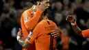 Selebrasi pemain Belanda lewat gol perdana Depay pada laga pembuka Grup C Kualifikasi Piala Eropa 2020 yang berlangsung di Stadion Faijenoord, Rotterdam, Jumat (22/2). Belanda menang 4-0 atas Belarusia. (AFP/Koen Van Weel)