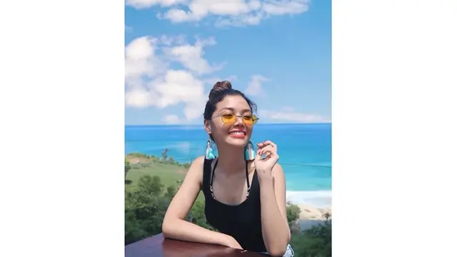 6 Pesona Mesty Mez, Istri Gerald Yohanes 'Anak Langit' yang Cantik Menawan