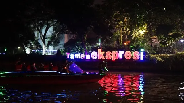 Potret Wisata Perahu Sungai Kalimas Surabaya (sumber: humassurabaya)