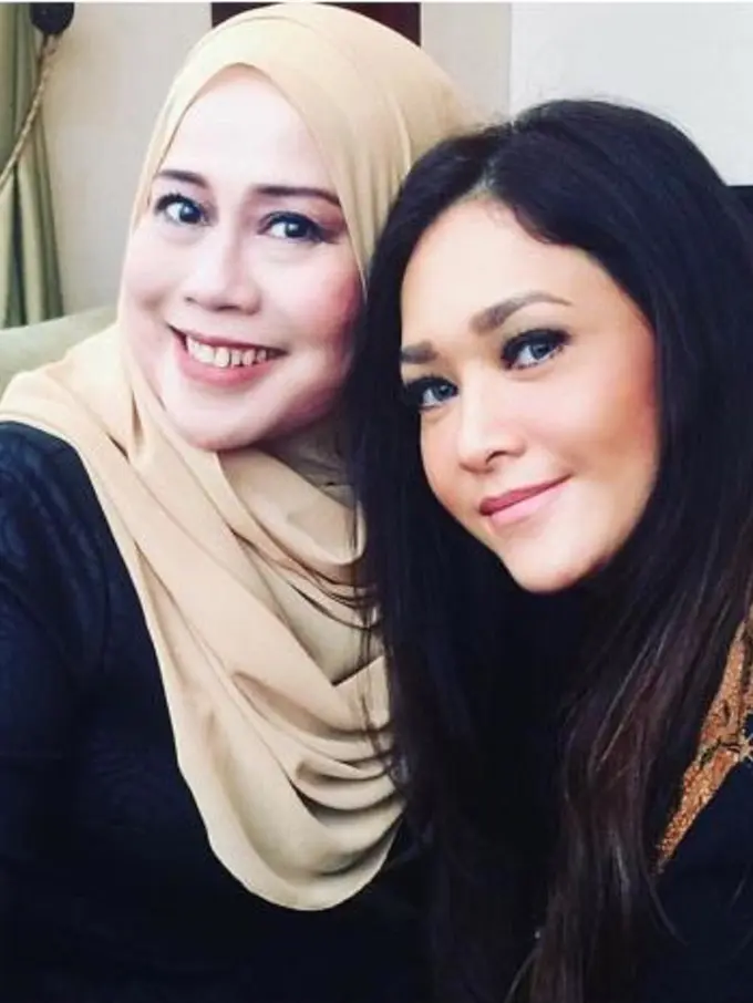 [Bintang] Maia Estianty dan Dewi Yull