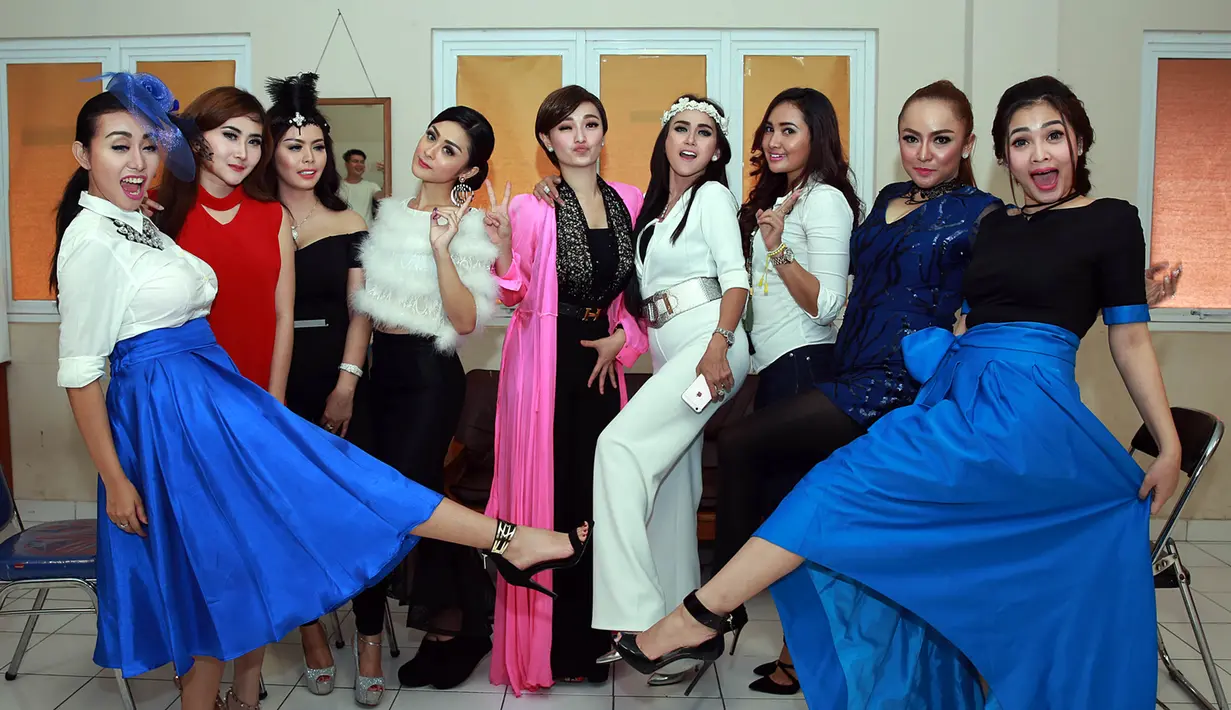 Beberapa penyanyi yang hadir diantaranya Zaskia Gotik, Siti Badriah, Fitri Carlina, Selvy Kitty, Duo Anggrek dan banyak lagi. (Deki Prayoga/Bintang.com)