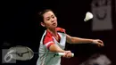 Pebulu tangkis tunggal putri Indonesia, Maria Febe Kusumastuti mengembalikan bola kearah Pai Yu Po (Taipei) di laga Total BWF Championships 2015 di Jakarta (11/8/2015). Maria kalah21-18, 21-13, 21-9. (Liputan6.com/Helmi Fithriansyah)