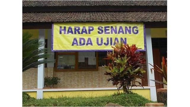 spanduk sekolah