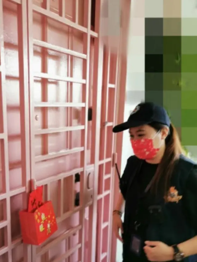 Kocak, Debt Collector Ini Pakai Kostum 'Dewa Keberuntungan' saat Tagih Utang