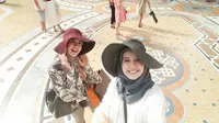 Gaya Mewah Laudya Cynthia Bella-Zaskia Sungkar Liburan di Italia