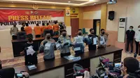 Konferensi pers kasus pembunuhan pegawai dishub Makassar (Liputan6.com/Fauzan)