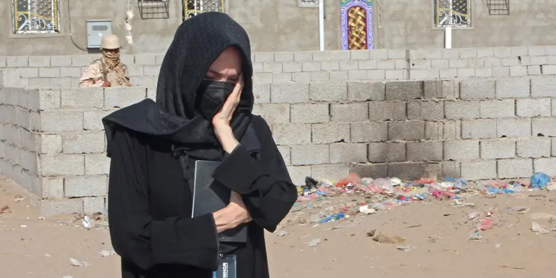 Angelina Jolie Kunjungi Kamp Pengungsi di Yaman