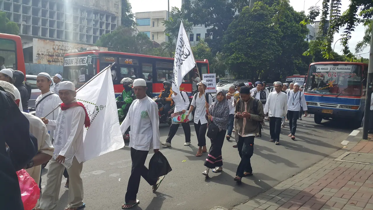 Aksi Damai 212, Ratusan Pendemo Penuhi Jalan RP Soeroso Menteng