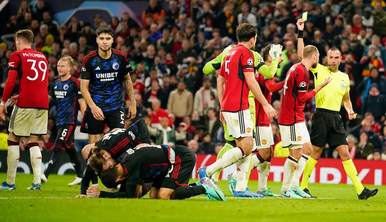 Penyelamatan itu sekaligus menandai akhir pertandingan. Ini tentu menjadi kemenangan yang melegakan bagi Manchester United yang sudah kalah dua kali di penyisihan Grup A. (AP Photo/Dave Thompson)