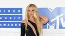 Britney Spears tampil dengan dress hitam. Tampil seksi dan terlihat bentuk tubuh langsingnya. Diva ini juga tampil sebagai salah satu pengisi acara yang tidak kalah seksinya saat diatas panggung. (AFP/Bintang.com)