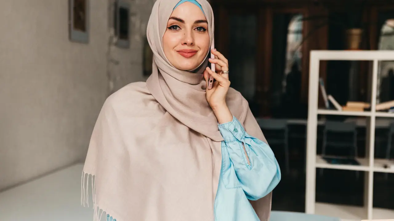 Tampil Natural dan Profesional dengan Makeup Look Flawless Tipis untuk Buka Bersama Kantor