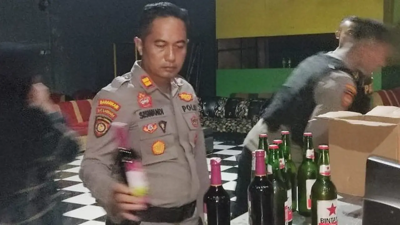 Kasat Samapta Polres Probolinggo Siswandi  pimpin operasi pekat Semeru di sejumlah titik di Probolinggo (Istimewa)
