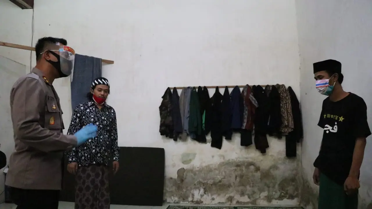 Kapolres Kebumen mengecek pondok pesantren Al Hasani, sebagai Ponpes Siaga Candi 2020. (Foto: Liputan6.com/Humas Polres Kebumen)