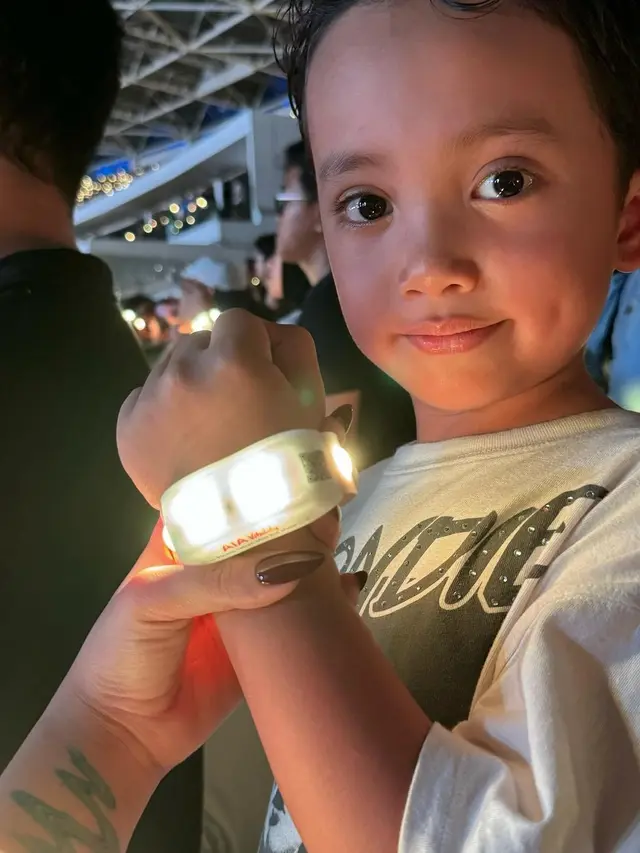 Rachel Vennya ajak Xabiru nonton konser Coldplay