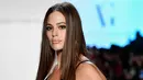 Model Ashley Graham berpose di atas catwalk saat membawakan pakaian dalam/lingerie Addition Elle selama New York Fashion Week di New York, AS (11/9). Frazer Harrison/Getty Images for Addition Elle/AFP)