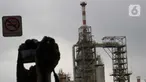 Suasana kilang minyak Pertamina Rifinery Unit III Plaju, Palembang, Sumatera Selatan, Selasa (10/9/2024). Kilang minyak Plaju merupakan yang tertua di Indonesia dengan sejarah yang cukup panjang. (Liputan6.com/Herman Zakharia)