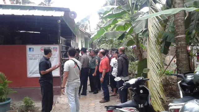 Warga Majenang sudah lama geram kepada WNA Singapura, pelaku kekerasan terhadap anak dan istrinya. (Liputan6.com/Haryadi/Muhamad Ridlo)