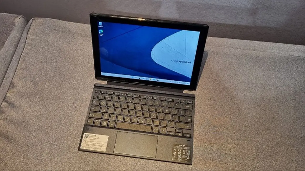 Asus ExpertBook B3 (B300)