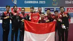 Ajang multi-event SEA Games 2023 Kamboja resmi ditutup pada 17 Mei 2023 malam waktu setempat. Kontingen Indonesia dipastikan menempati posisi ketiga dalam klasemen akhir perolehan medali dengan 87 medali emas, 79 perak dan 109 perunggu. Raihan medali emas Kontingen Indonesia nyatanya melebihi target yang dibebankan. Tercatat, Kontingen Indonesia sukses mendominasi dalam 8 cabang olahraga (cabor) dengan menjadi juara umum. Berikut kedelapan cabor tersebut. (Bola.com/Abdul Aziz)