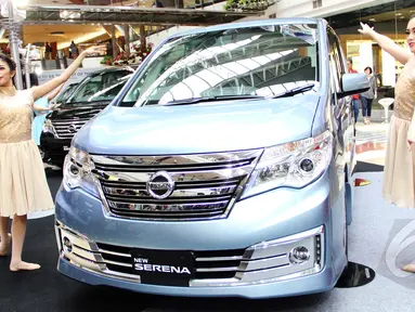 PT Nissan Motor Indonesia (NMI) meluncurkan New Nissan Serena dengan berbagai penyegaran desain, baik eksterior dan interior di kawasan Pondok Indah, Jakarta, Jumat (13/3/2015). (Liputan6.com/Helmi Afandi)