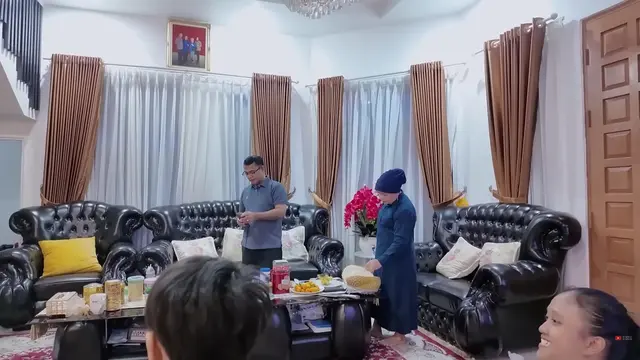 Potret Ruang TV Rumah Haji Faisal dan Mama Fuji