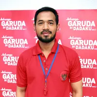 Penampilan baru Oka Antara saat syuting sinetron Keluarga Garud di Dadaku 2. Foto: Deki Prayoga/Bintang.com