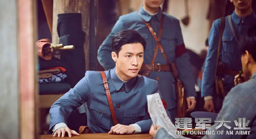Lay EXO dalam film The Founding Of an Army.