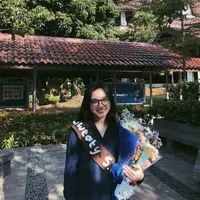 Wajah bahagia nan lega terlihat dari paras Rachel Amanda yang kini sudah berhasil menyelesaikan pendidikan Strata 1nya di Fakultas Psikologi, Universtas Indonesia. (Instagram/auroramanda)