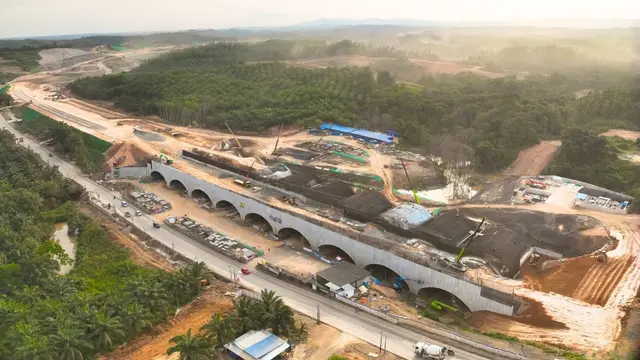 Proyek pembangunan Jalan Tol IKN Seksi 6B Outer Ring Road-Simpang ITCHI, dan Akses Tol IKN Seksi 6C Simpang ITCHI-Simpang 1B Sumbu Kebangsaan Sisi Timur. (Dok Kementerian PUPR)