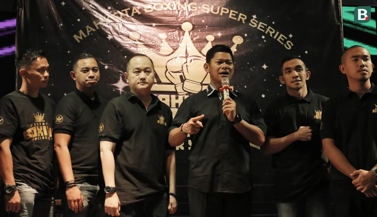 Promotor Mahkota Promotion, Raja Sapta Oktohari, memberikan keterangan saat jumpa pers di O2 Club, Jakarta, Jumat (23/2/2018). Mahkota Promotion akan menggelar Mahkota Boxing Series untuk mencari petinju professional. (Bola.com/M Iqbal Ichsan)