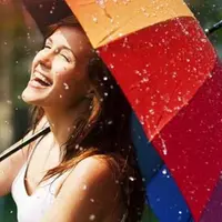 Ilustrasi menjaga kulit dimusim hujan. (via: getscoop.com)