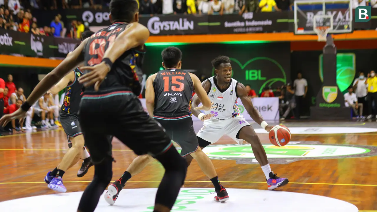 Bali United Basketball Vs Evos Thunder Bogor