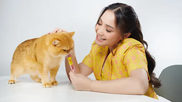 Nagita Slavina dan kucing kesayangan (Istimewa)