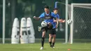 Dedik Setiawan telah bermain sebanyak lima kali di BRI Liga 1 musim 2021/2022, yaitu empat kali sebagai starter dan satu kali sebagai pemain cadangan. Namun, penyerang Arema FC tersebut belum pernah mencetak gol hingga pekan ini. (Bola.com/Bagaskara Lazuardi)