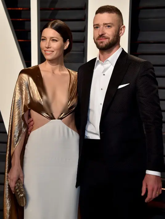 Menurut seorag sumber, Justin dan Jessica tak memikirkan hadiah spesial untuk anaknya itu. Namun keduanya tak henti memberikan doa yang terbaik untuk keberlangsungan hidup Silas selanjutnya. (AFP/Bintang.com)