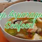 Bisa disantap untuk buka puasa maupun sahur, simak resep lengkap sup asparagus seafood. (dok. Masak.tv/Dinny Mutiah)