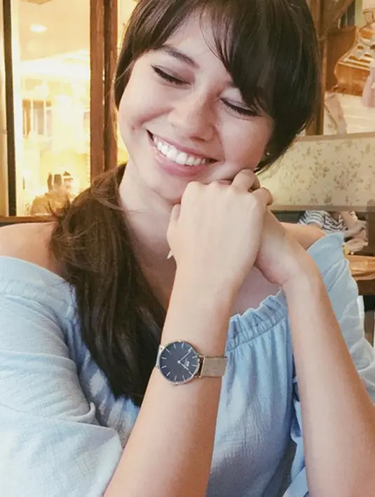 "Lebih terbiasa sama mama sih sebenernya. Dari dulu sampai sekarang selalu mama yang handle aku. Bahkan aku gak tau dan gak mau tau income aku berapa," ujar Yuki Kato. (Instagram/yukikt)