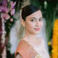 Lihat di sini penampilan berkebaya Pevita Pearce yang baru terungkap. [@pevpearce].