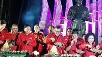 PDIP menggelar tasyakuran usai pelantikan presiden dan wakil presiden terpilih di Tugu Proklamasi, Jakarta Pusat, Minggu (20/10/2019) malam. (Liputan6.com/Yopi Makdori)