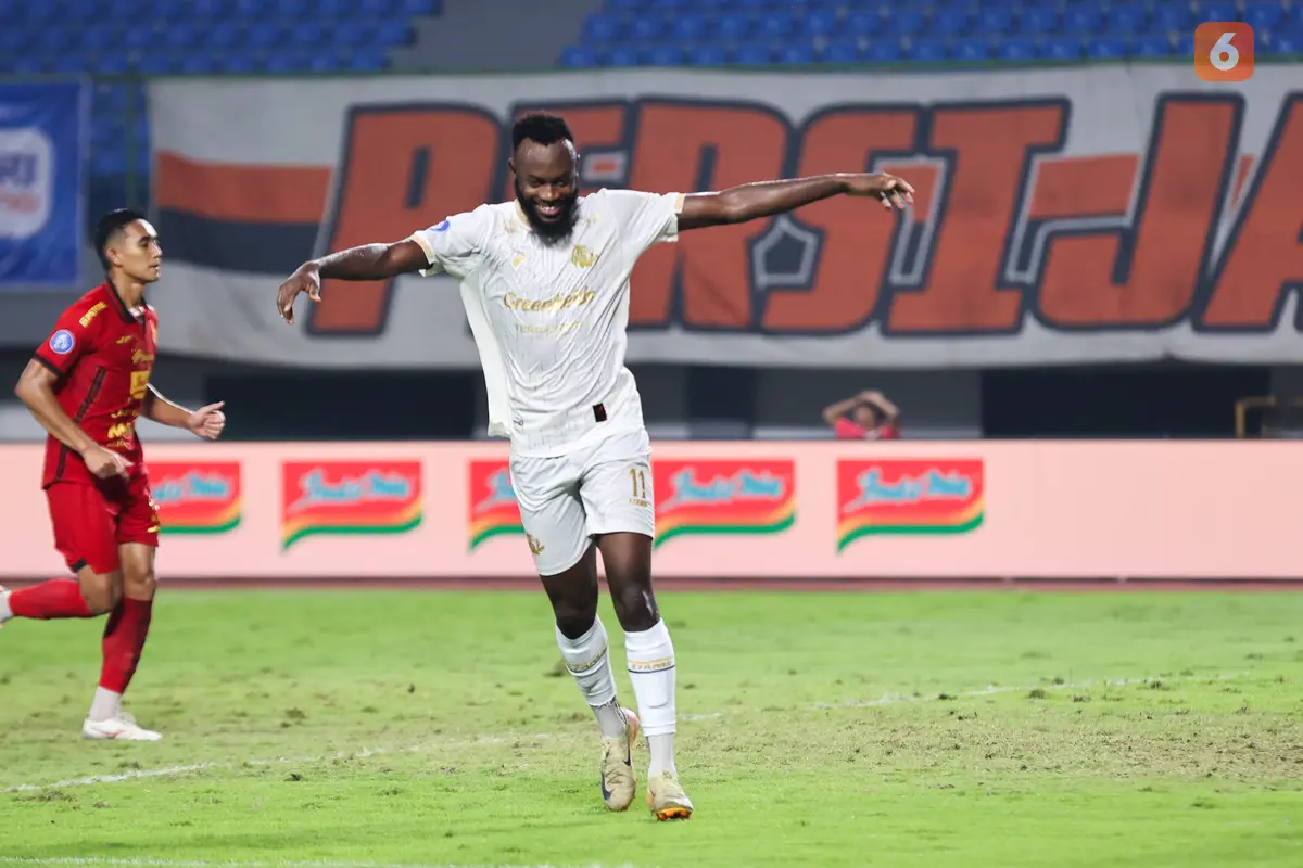 Charles Lokolingoy Arema FC