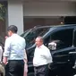 Sejumlah petinggi Partai Golkar menyambangi Airlangga Hartarto di rumah dinas Kementerian di Jalan Widya Chandra, Jakarta Selatan, Minggu (11/8/2024). (Merdeka.com/ Nur Habibie)