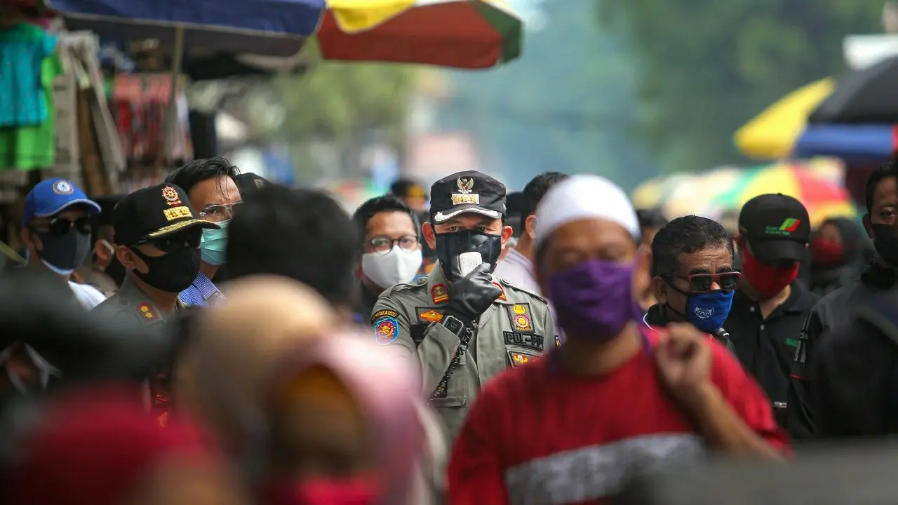 Wali Kota Bogor Bima Arya sedang sidak Pasar Anyar. (dok Humas Pemkot Bogor)
