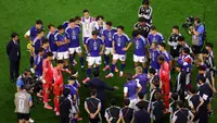 Hajime Moriyasu, Pelatih Kepala Jepang, berbicara kepada para pemainnya setelah hasil imbang 1-1 dalam pertandingan Grup F Piala Dunia 2026 antara Jepang dan Swedia di Stadion Dallas pada 25 Juni 2026 di Arlington, Texas. (Lars Baron/Getty Images via AFP)