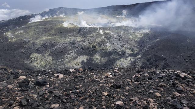 Membaca Geliat Gunung  Slamet  dan Pergerakan Lempeng 